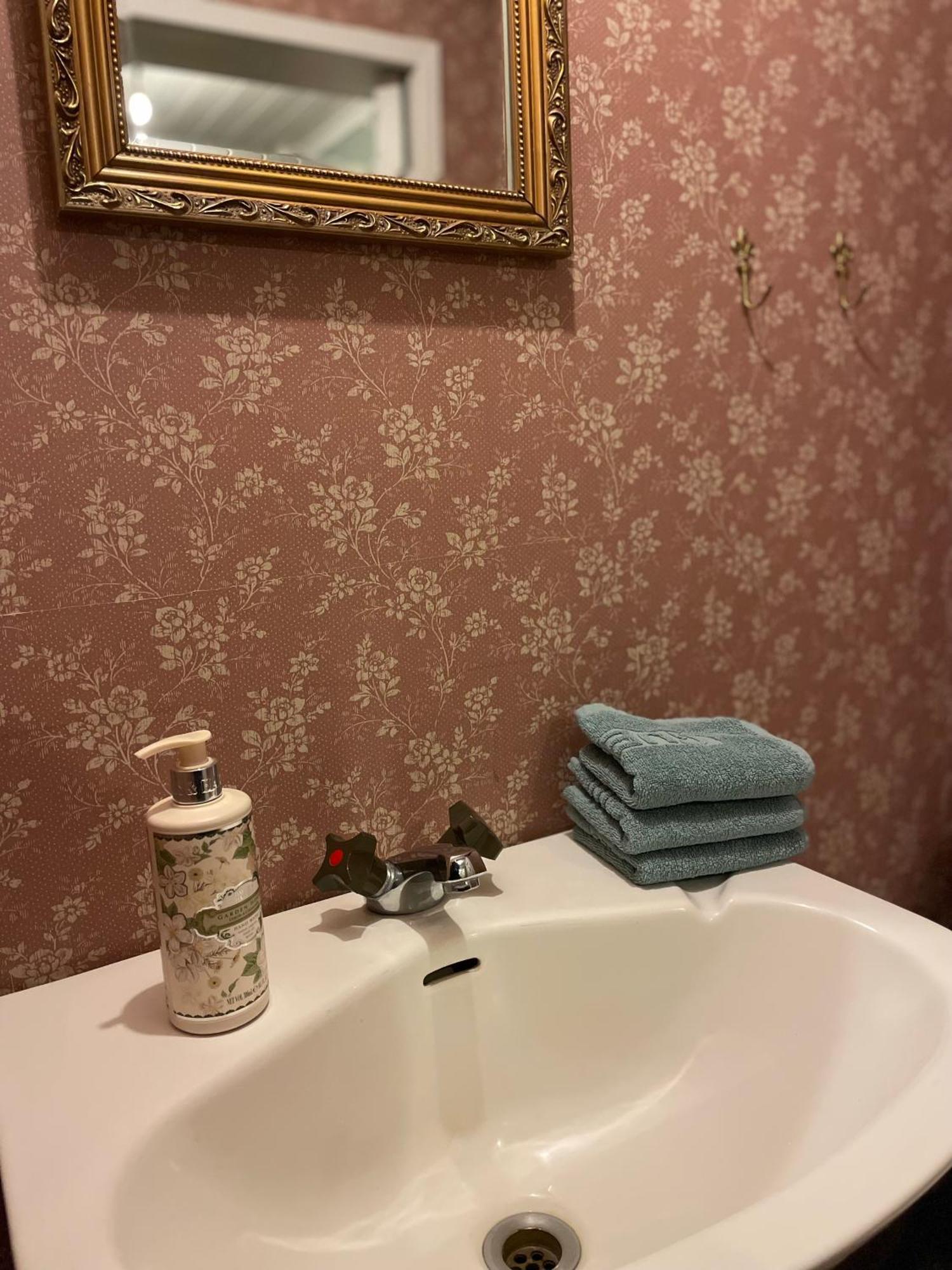 Baersta Bagarstugan Bnb Kolbäck エクステリア 写真
